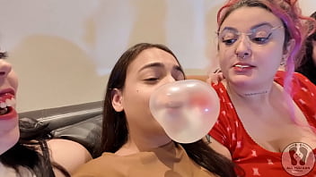 Four girls chewing gum fetish together sfw 4k