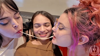 Four girls chewing gum fetish together sfw 4k