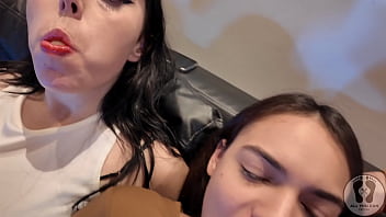 Four girls chewing gum fetish together sfw 4k