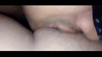 Corno cuckold chupando buceta suja de porra