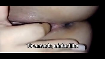 Corno cuckold chupando buceta suja de porra