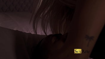 Loira sentou até conseguir tirar a última gota de leite