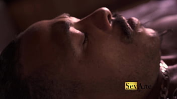 Loira sentou até conseguir tirar a última gota de leite