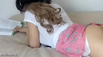 Lo invita a estudiar pero terminan follando Lo invita a estudiar pero terminan follando