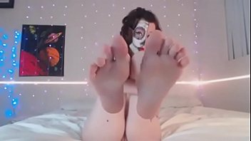 Sexy webcam girl gives us a sexy foot fetish show