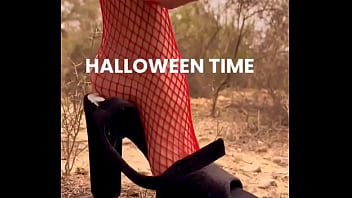 Slutty costume in 3 2 1 #exhabition #forest #forestadventures #ghost #fantasma #halloweencostume