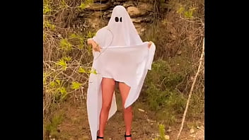 Slutty costume in 3 2 1 #exhabition #forest #forestadventures #ghost #fantasma #halloweencostume
