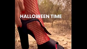 Slutty costume in 3 2 1 #exhabition #forest #forestadventures #ghost #fantasma #halloweencostume