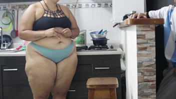 Increible Follada En La Cosina De Mi Vecina thumbnail