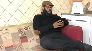 Corno manso contrata serviços de personal para vê sua esposa feliz Corno manso contrata serviços de personal para vê sua esposa feliz