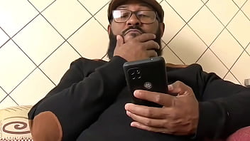 Corno manso contrata serviços de personal para vê sua esposa feliz