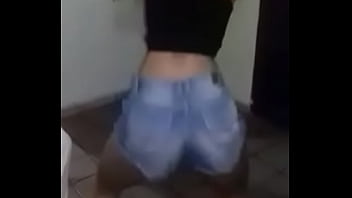 Novinha gostosa dançando funk