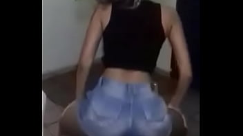 Novinha gostosa dançando funk