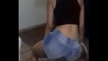 Novinha gostosa dançando funk