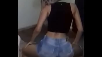 Novinha gostosa dançando funk