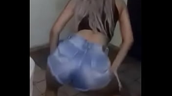 Novinha gostosa dançando funk