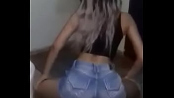 Novinha gostosa dançando funk