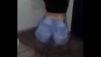 Novinha gostosa dançando funk