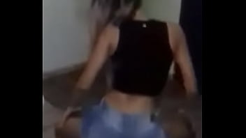 Novinha gostosa dançando funk
