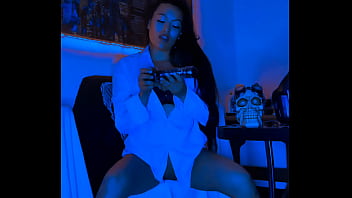 The wonderful blue masturbates for you live with her big dildo