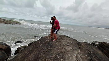 Ninfeta fodendo no mato com casal sem camisinha fomos pegos no ato e continuamos a transar