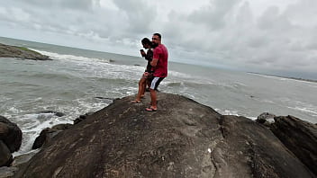Ninfeta fodendo no mato com casal sem camisinha fomos pegos no ato e continuamos a transar