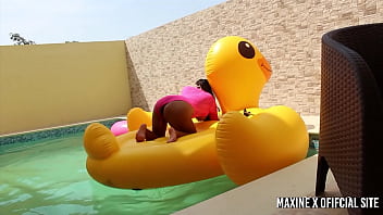 Maxine x goes outdoors by the pool to dildo fuck her wet cunt