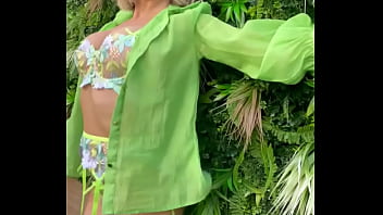 Série photo au couleur de l'été accessible en entier et en porn pour tous