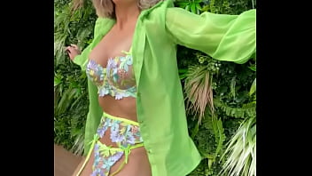 Série photo au couleur de l'été accessible en entier et en porn pour tous