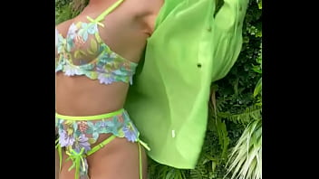 Série photo au couleur de l'été accessible en entier et en porn pour tous