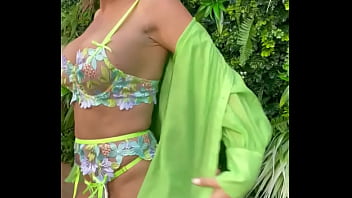 Série Photo Au Couleur De L'été Accessible En Entier Et En Porn Pour Tous thumbnail