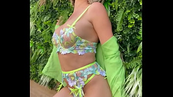 Série photo au couleur de l'été accessible en entier et en porn pour tous