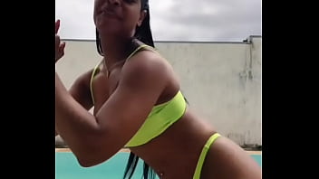 Essa é muito deliciosa rebolando