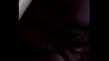 Una amiga masturbandose por la mañana