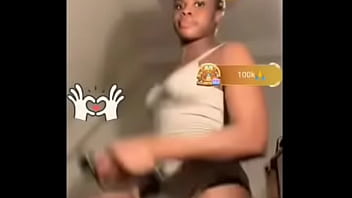 Bigo girl delebrately dance in front of camera to entertain viewers