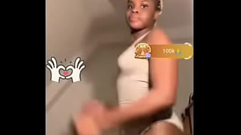 Bigo girl delebrately dance in front of camera to entertain viewers