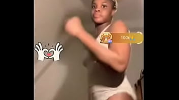 Bigo girl delebrately dance in front of camera to entertain viewers