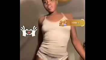 Bigo girl delebrately dance in front of camera to entertain viewers