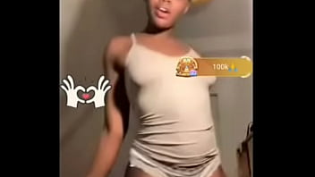 Bigo girl delebrately dance in front of camera to entertain viewers