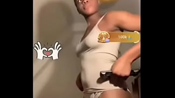 Bigo girl delebrately dance in front of camera to entertain viewers