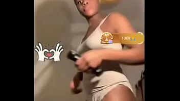 Bigo girl delebrately dance in front of camera to entertain viewers