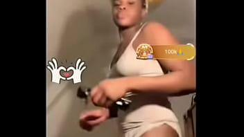 Bigo girl delebrately dance in front of camera to entertain viewers