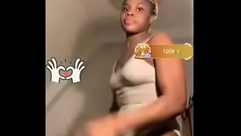 Bigo girl delebrately dance in front of camera to entertain viewers