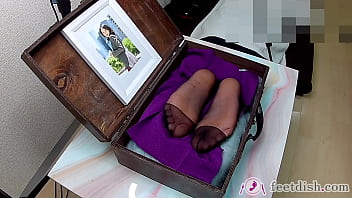 A woman cut in pieces feet box 3 6