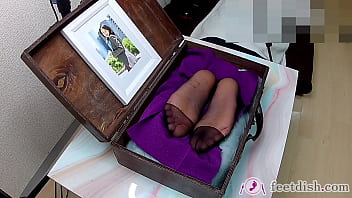 A woman cut in pieces feet box 3 6 A woman cut in pieces feet box 3 6