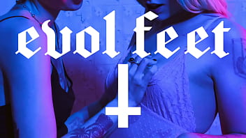 I need a girlfriend whose sole purpose is to worship my feet all day