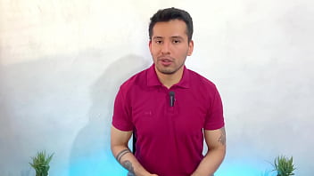 Trio Entre El Piloto El Aeromozo Y El Pasajero Del Vuelo En Bogota Colombia thumbnail