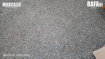 Colega de quarto não aguentou a provocação e deu leitinho na nossa cara