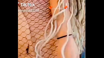 Vino la vecina a pedirme un favor