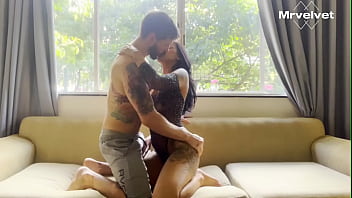 Morena gostosa bia hot dando a buceta na frente da janela video completo xvideosred ou sherr link abaixo ou banner do canal